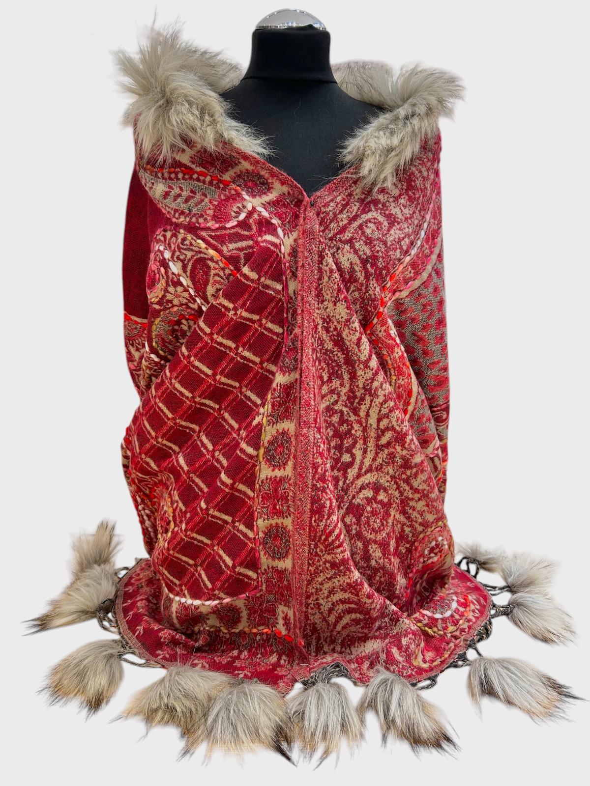 Fur-Trimmed Wool with Pom-pom 2039