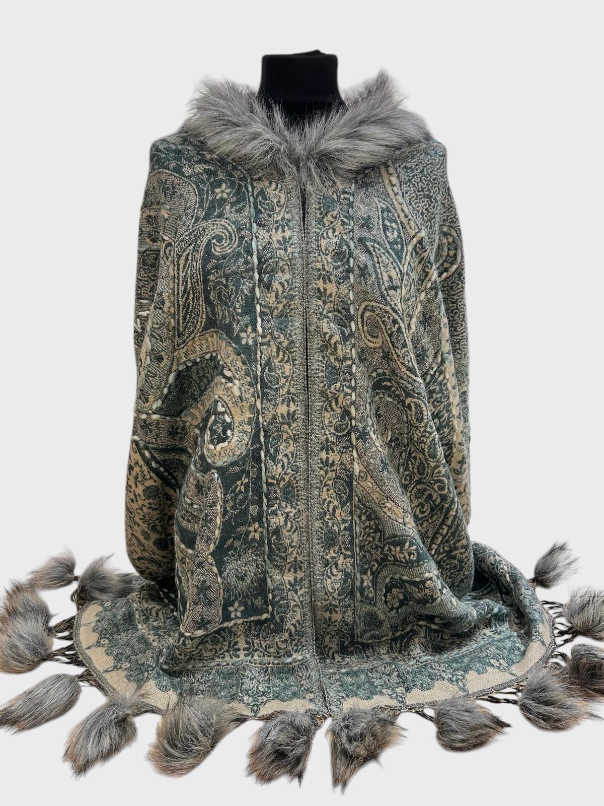 Fur-Trimmed Wool with Pom-pom 2040