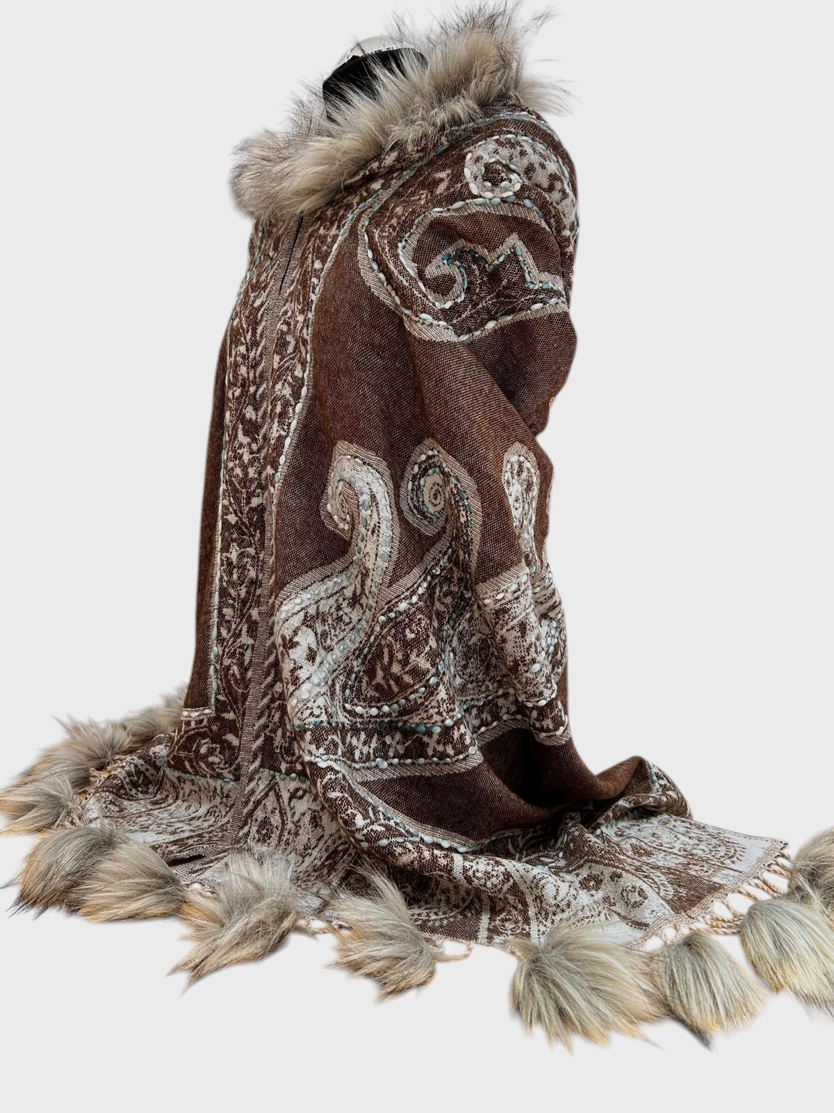 Fur-Trimmed Wool with Pom-pom 2041