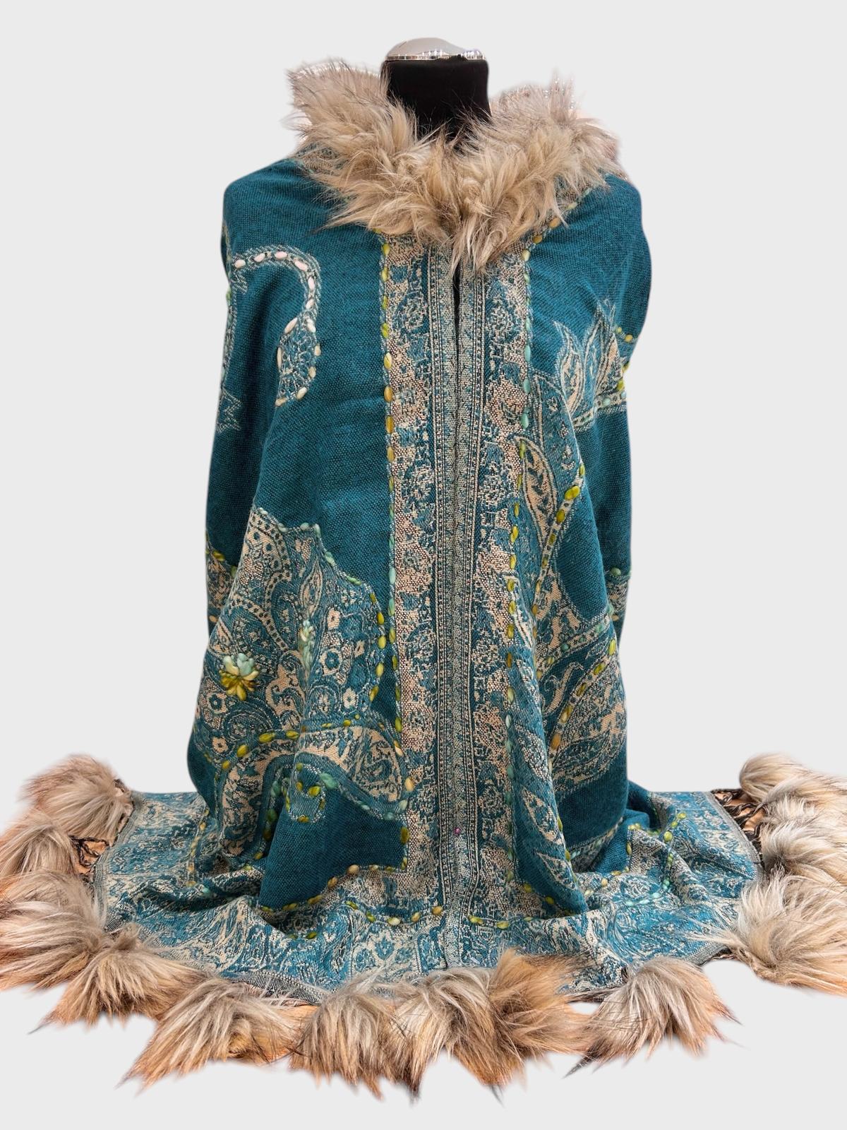 Fur-Trimmed Wool with Pom-pom 2042